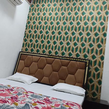 Hotel Hari Krishnam Residency Mathura Esterno foto