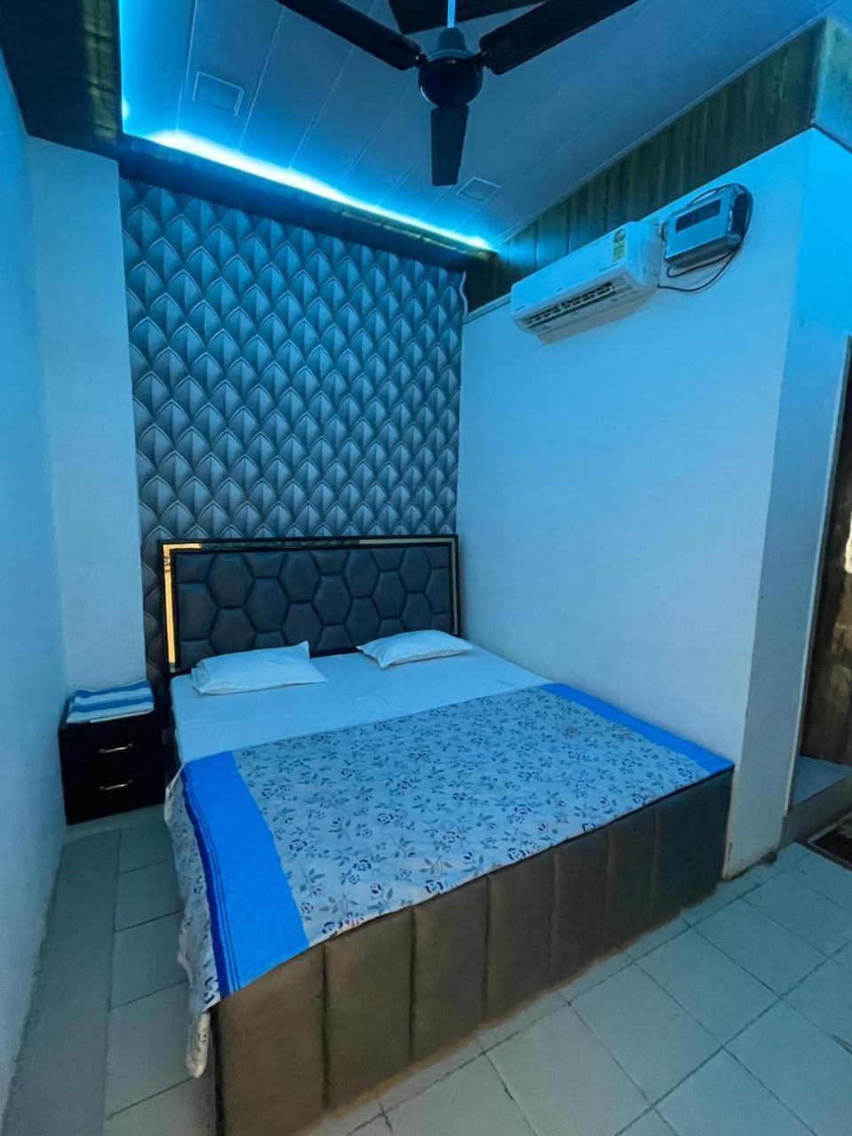 Hotel Hari Krishnam Residency Mathura Esterno foto