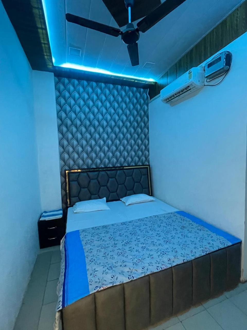 Hotel Hari Krishnam Residency Mathura Esterno foto