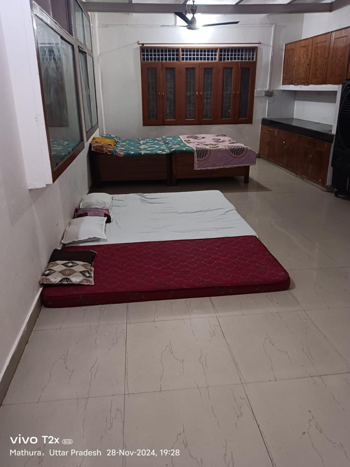 Hotel Hari Krishnam Residency Mathura Esterno foto