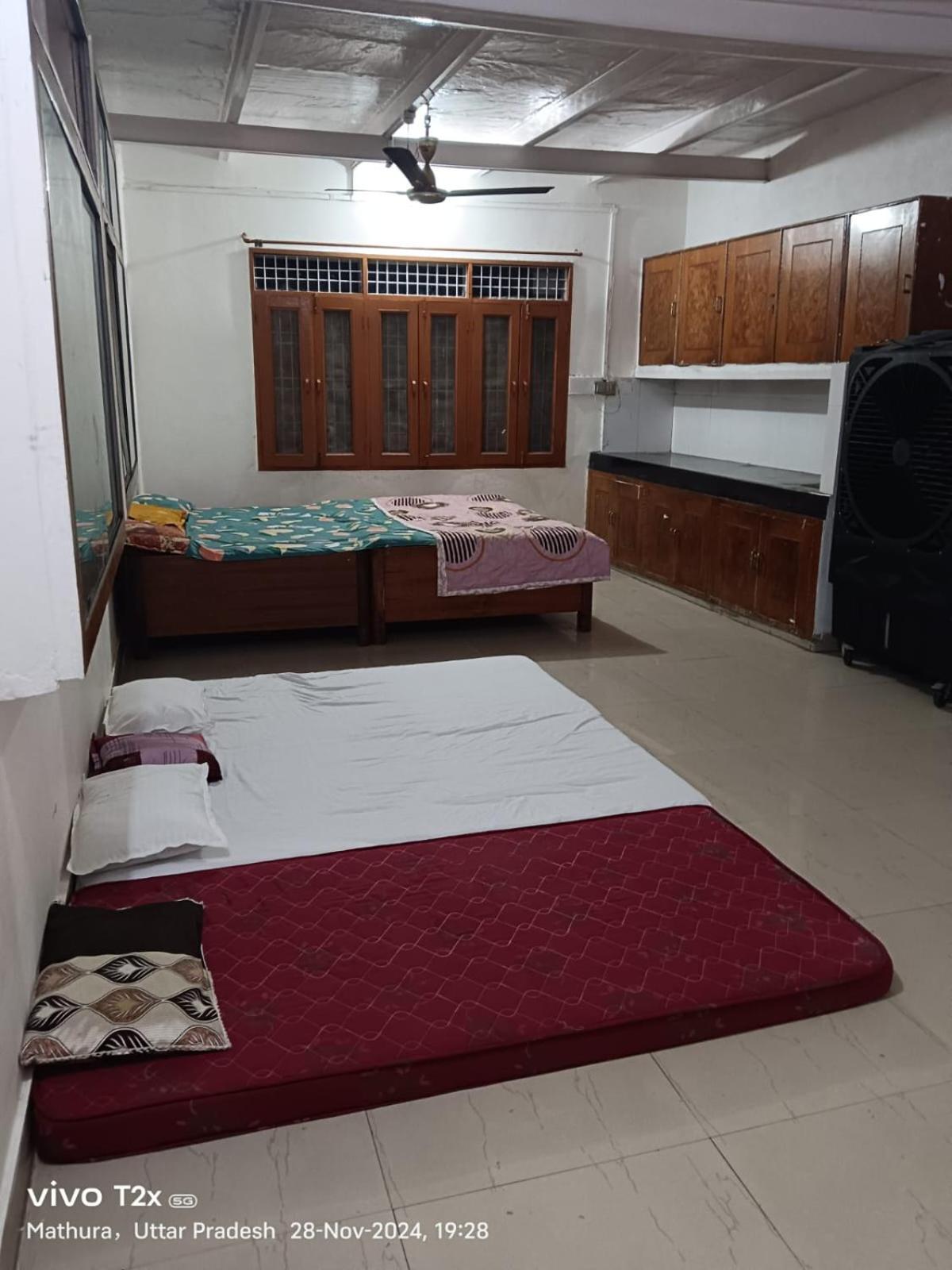 Hotel Hari Krishnam Residency Mathura Esterno foto
